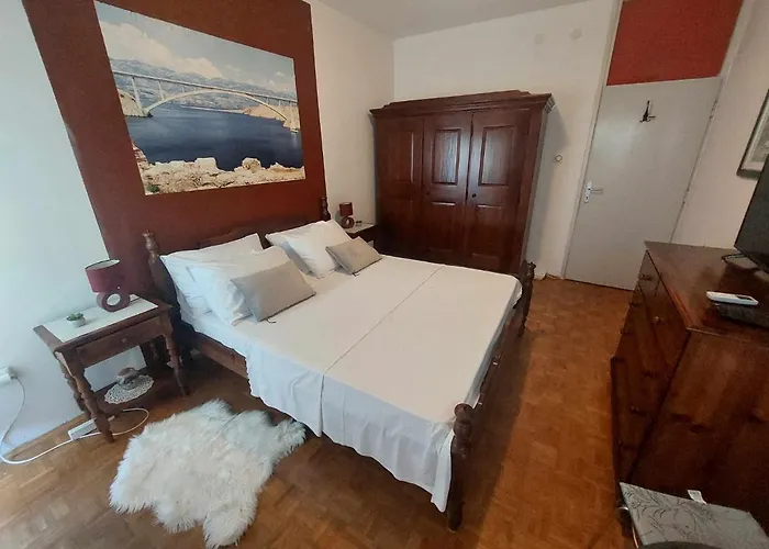 Room Val